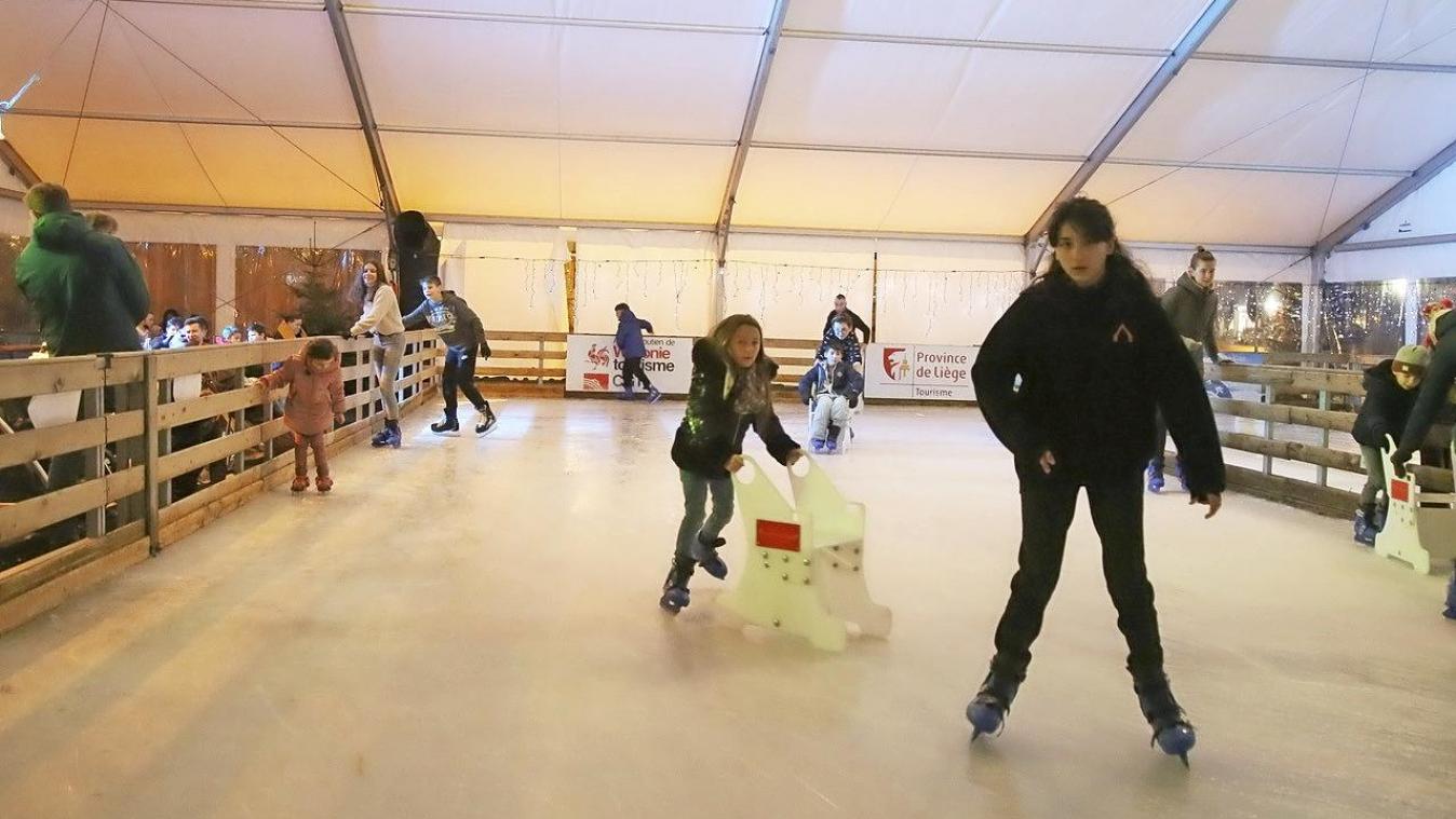 <p>Naturgemäß nehmen vor allem Kinder und Jugendliche die Malmedyer Eisbahn in Beschlag. Sie ist noch bis zum 9. Januar täglich von 10 bis 20 Uhr zugänglich.</p>