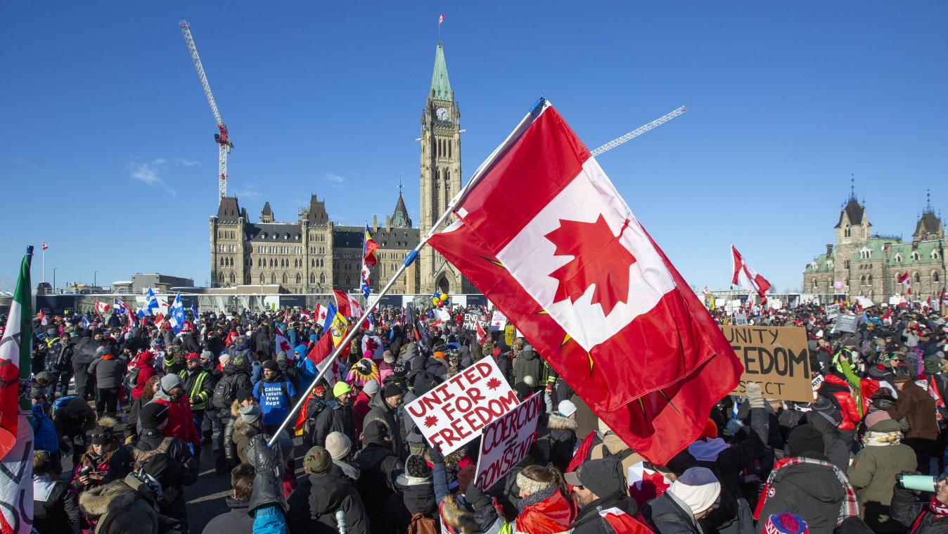 <p>Unterstützer des Freedom Convoy treffen vergangenen Samstag am Parliament Hill ein, um in Ottawa gegen Covid-19-Impfmandate und -beschränkungen zu protestieren.</p>