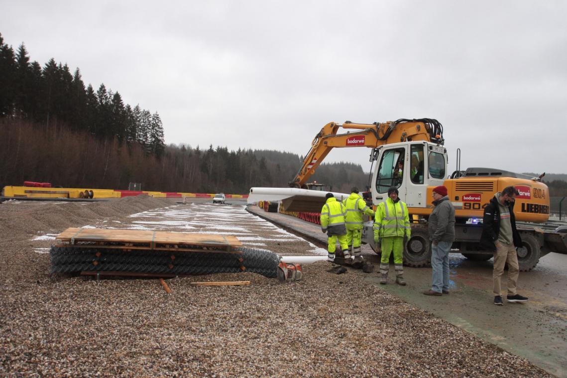 <p>Kiesbetten statt Asphalt in den Auslaufzonen der Rennstrecke.</p>