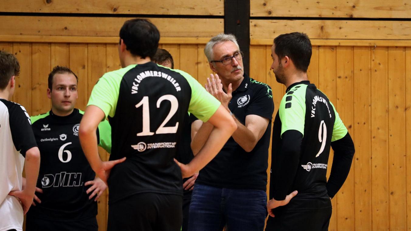 <p>„Passt mir gut auf diesen Gegner auf“, gibt VBC-Trainer Petr Tandler seinen Lommersweiler Mannen vor dem Spiel gegen Grand-Rechain mit auf den Weg.</p>