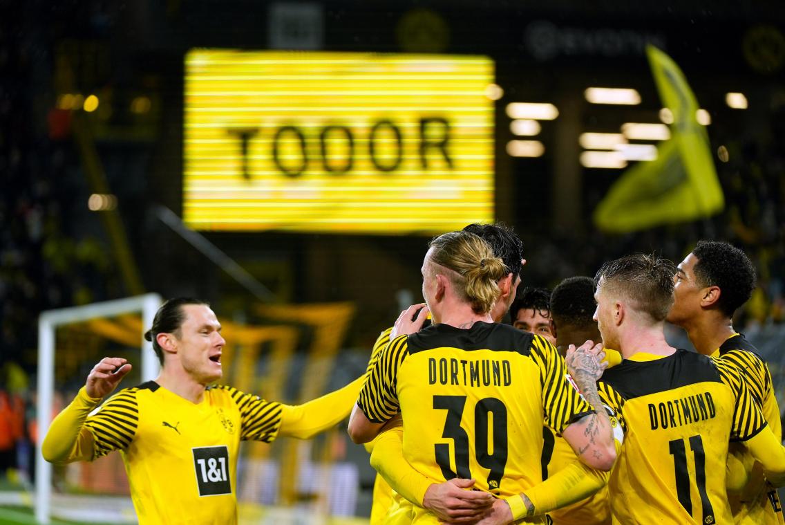<p>Drei Tage nach dem 2:4 gegen die Glasgow Rangers zeigte Borussia Dortmund wieder (s)ein anderes Gesicht. Der 6:0-Kantersieg im strömenden Regen gegen mutige Gladbacher fiel nur ein bisschen zu hoch aus.</p>