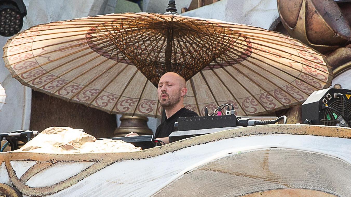 <p>Der deutsche Musiker Paul Kalkbrenner (hier: auf Tomorrowland 2018) wird mit von der Partie sein.</p>