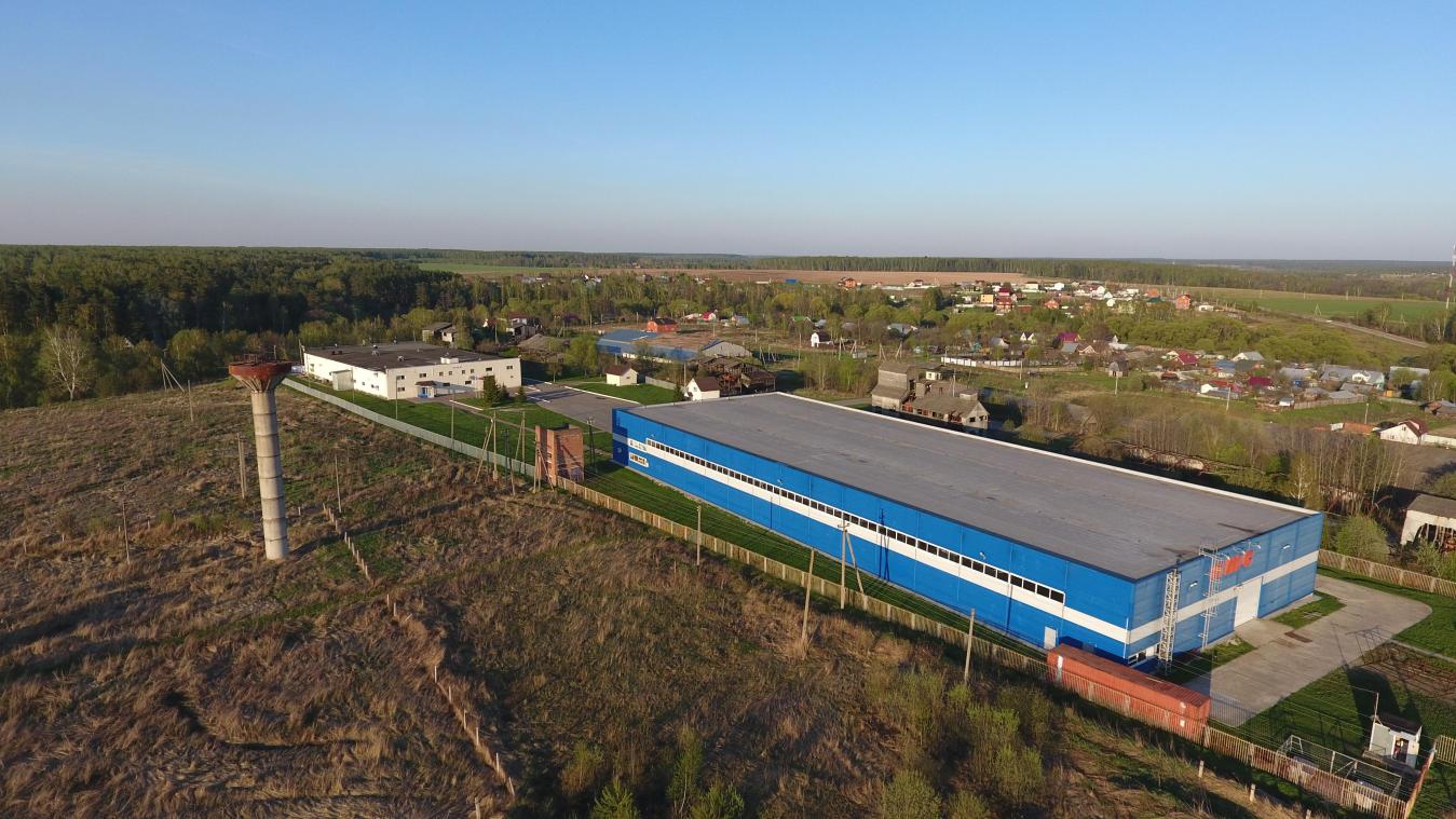 <p>In Stupino, 90 Kilometer südlich von Moskau, beschäftigt NMC rund 100 Mitarbeiter. Hier werden dekorative Zierprofile und Fußleisten produziert. Bislang laufen die Geschäfte weitgehend normal.</p>