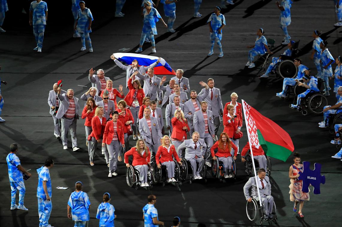 <p>Die Athletinnen und Athleten der beiden Länder starten nach dem Beschluss des IPC neutral und unter paralympischer Flagge.</p>