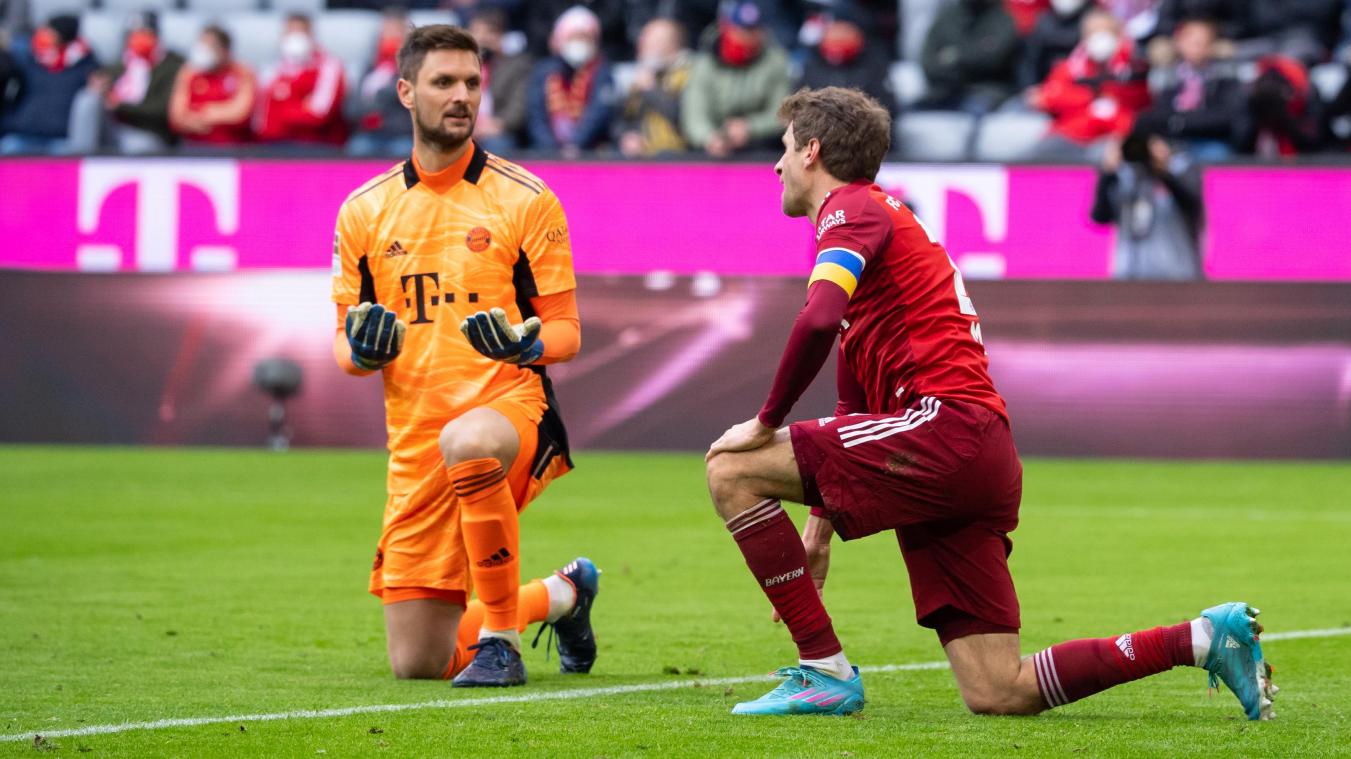 <p>Bayern-Kapitän Thomas Müller (rechts) kann es nicht fassen, sein Eigentor bescherte Leverkusen das 1:1. Auch Münchens Torhüter Sven Ulreich ist fassungslos.</p>