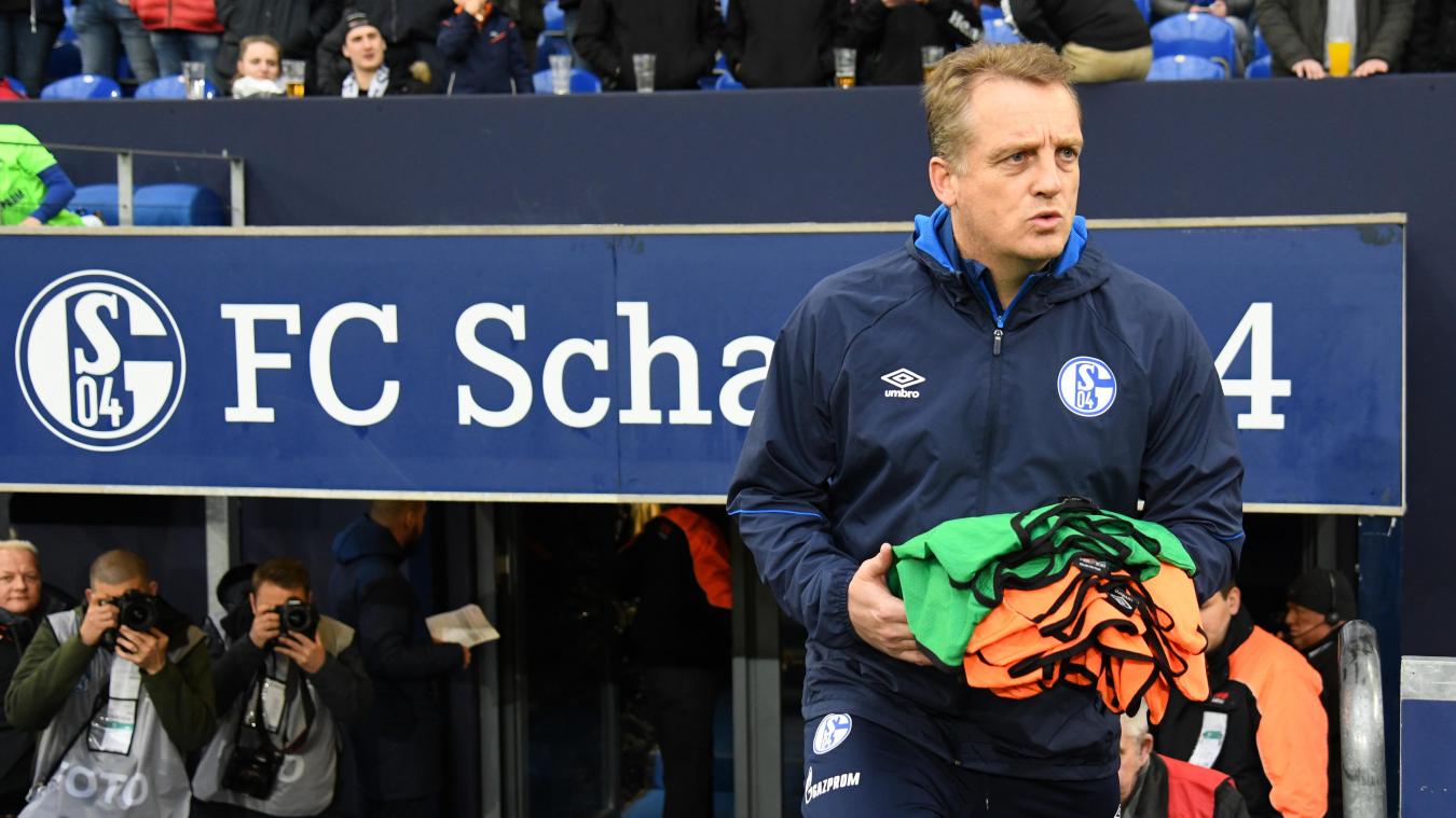 <p>Mike Büskens übernimmt Schalke bis Saisonende.</p>