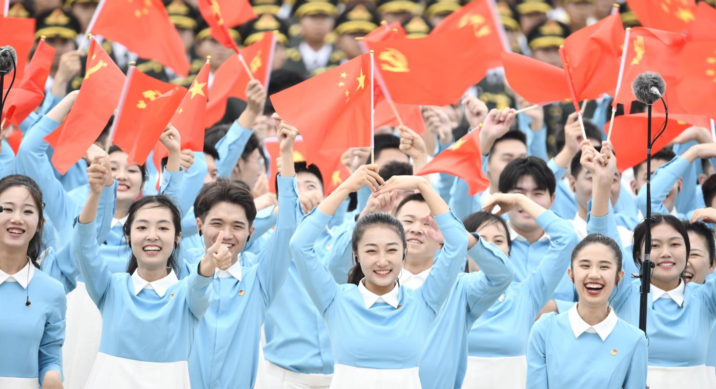 <p>Im Sommer 2021 feierte die Kommunistische Partei chinas ihr 100-Jähriges. Ihr unumstrittener Führer Xi Jinping schickt sich an, die Weltmacht Nummer 1 zu werden. Die Führung einer Gruppe von Ländern, die sich als Gegenpol zum „Westen“ verstehen, hat man schon lange übernommen. Mit Präsenz auf sämtlichen Kontinenten.</p>