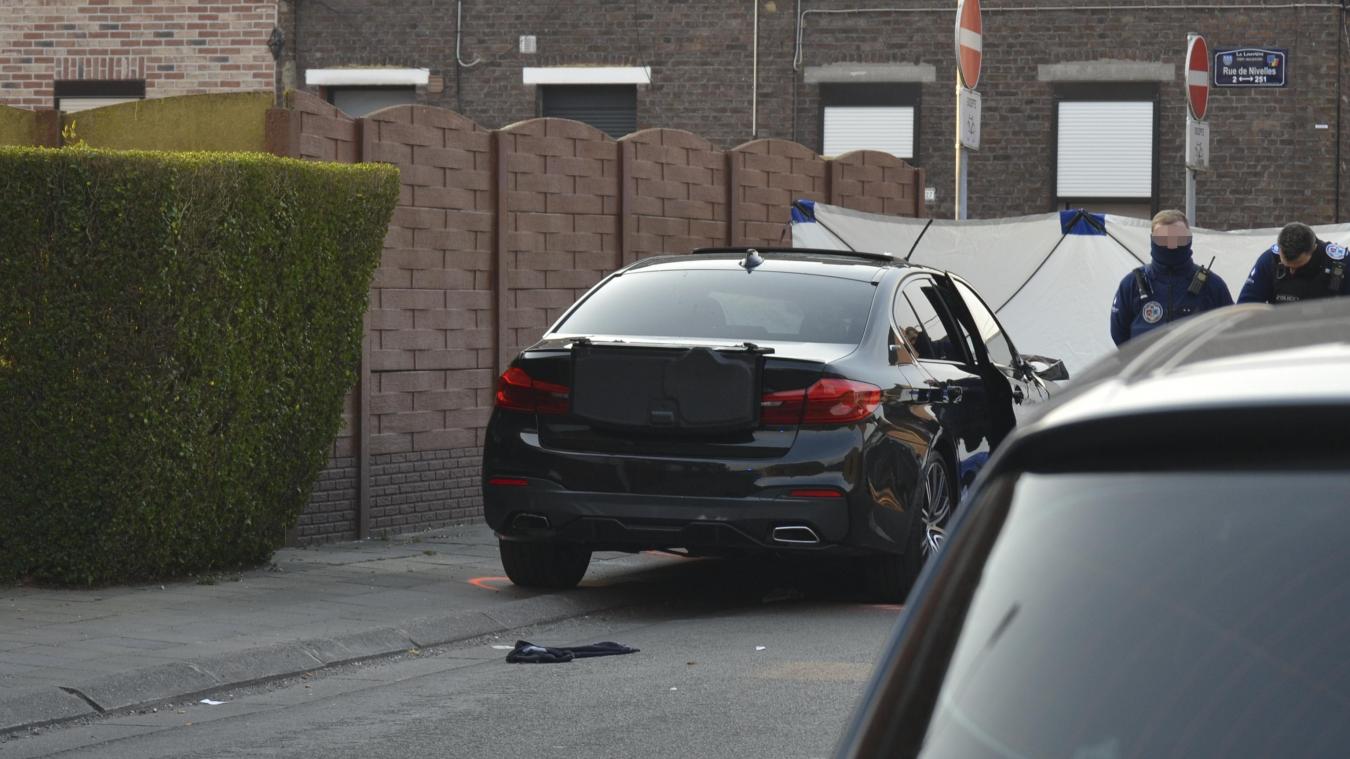 <p>In der Gemeinde La Louvière sind am Sonntagmorgen sechs Menschen gestorben, als ein Autofahrer in eine Menschengruppe gefahren ist.</p>