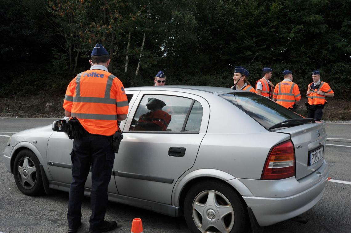 <p>Mit gesammelten Kräften warend ie Beamten bereits mehrmals in Kelmis unterwegs, um u. a. Fahrzeuge mit ausländischen Kennzeichen zu kontrollieren.</p>