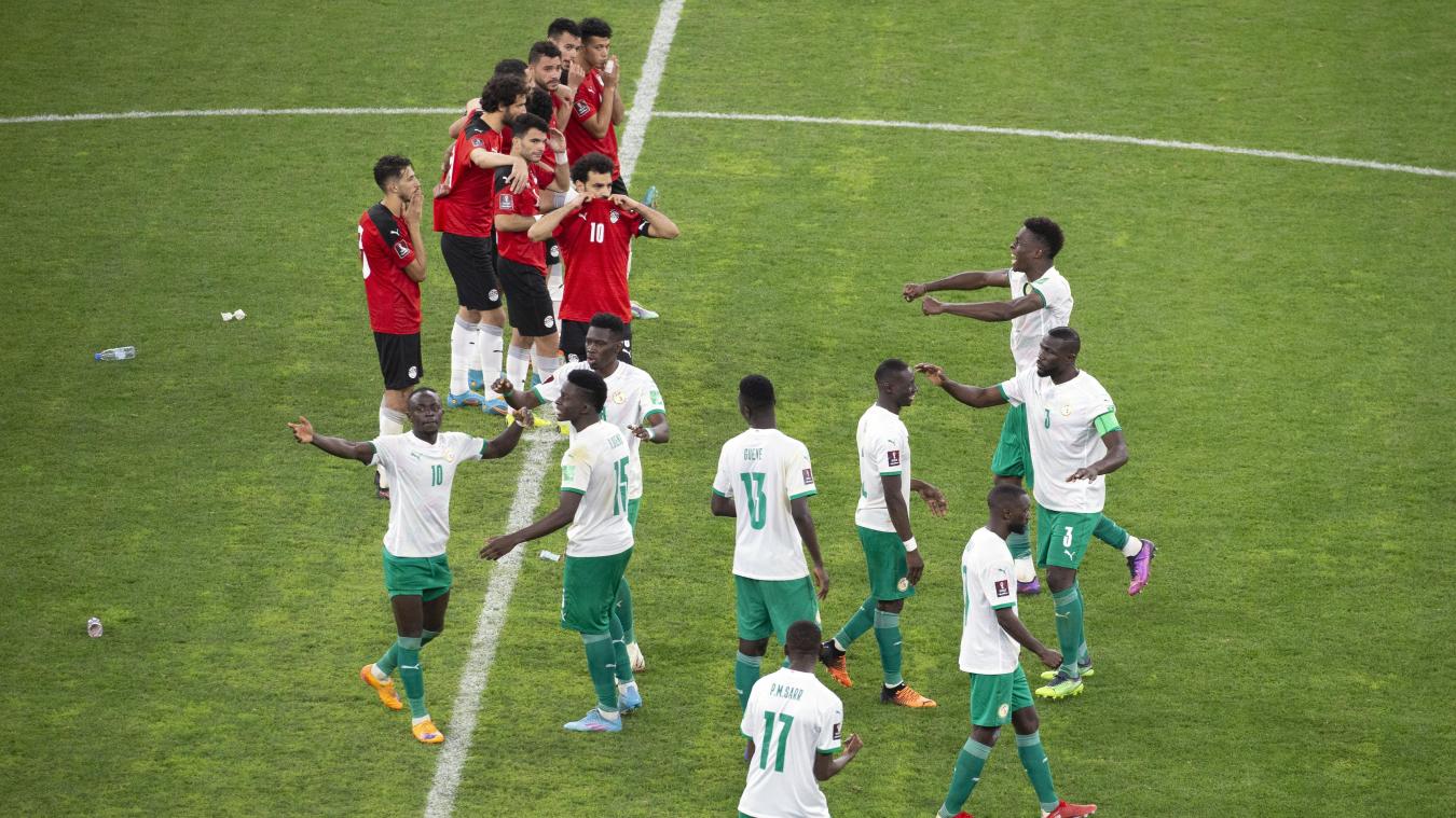 <p>Senegals Spieler jubeln während des Elfmeterschießens.</p>