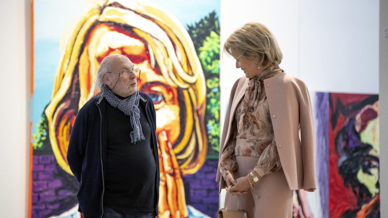 <p>Königin Mathilde (r.) hat am Freitag das Museum „La Boverie“ in Lüttich besucht, um sich die Ausstellung „Le monde et l'intime“ des expressionistischen Künstlers Charles Szymkowicz (l.) anzuschauen.</p>