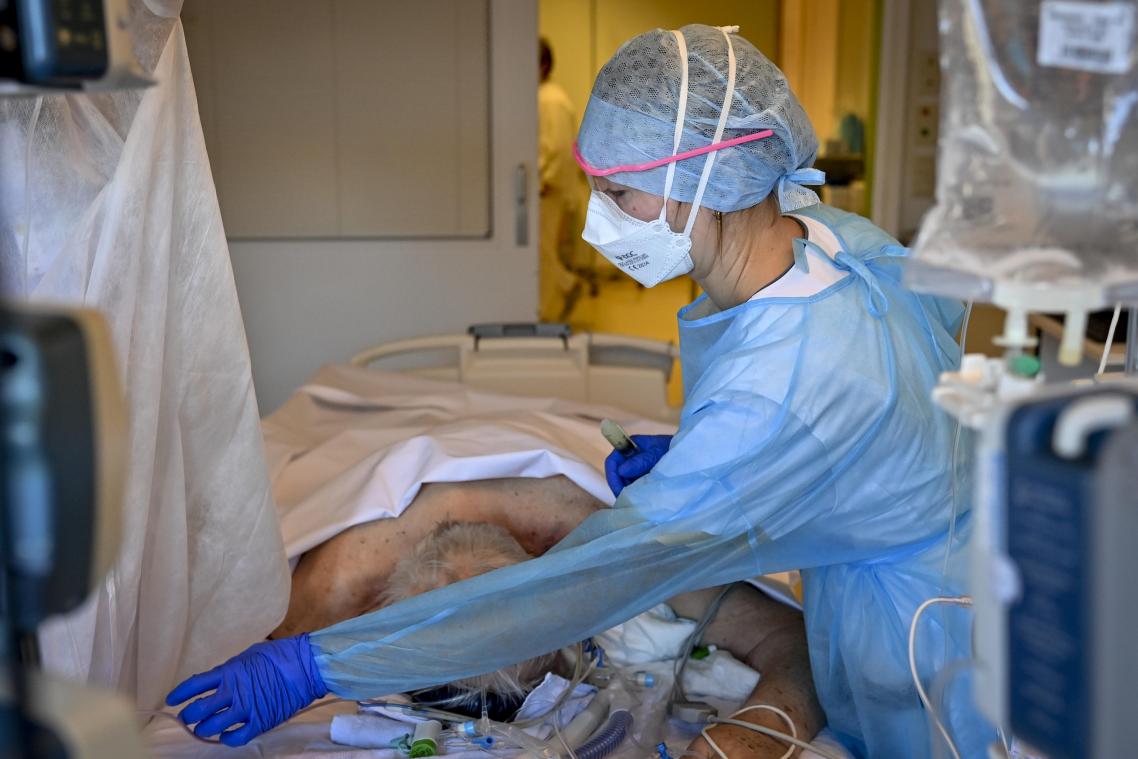 <p>Über 3.000 Corona-Patienten in Kliniken</p>
