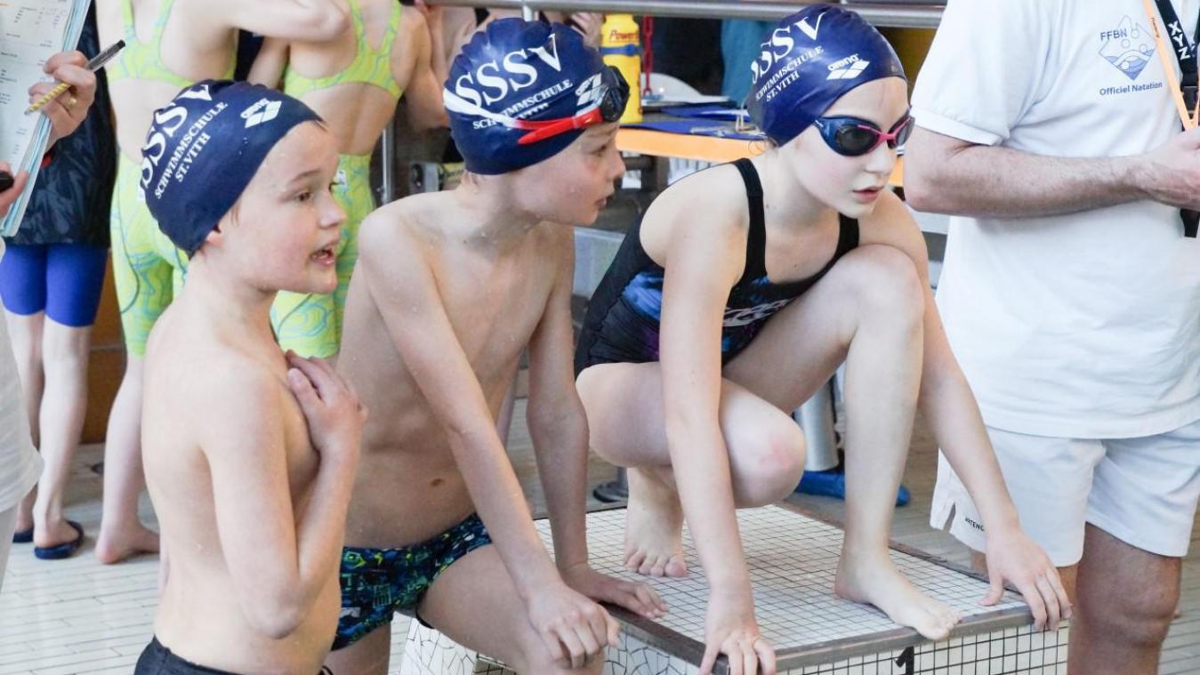 <p>Auch die jüngsten Schwimmer der Schwimmschule St.Vith feuerten ihre Staffel an.</p>