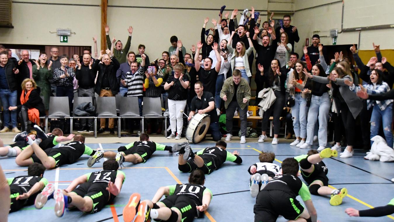 <p>In der vergangenen Saison entschied jeweils das Auswärtsteam die Derbys für sich. Hier feiern die Lommersweiler in der Sporta-Halle.</p>