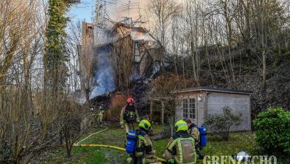 <p>Delhez-Haus steht in Flammen</p>
