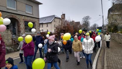 <p>Auch Schutzsuchende aus der Ukraine nahmen an dem Friedensmarsch in Manderfeld teil.</p>