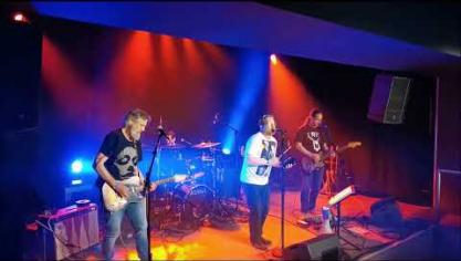 <p>[Video] 130 Zuschauer bejubeln Comeback der Eupener Band Kørnl Krôm</p>

