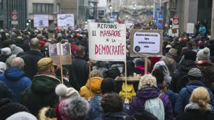 <p>In Brüssel haben bereits dreimal mehrere tausend Menschen gegen die Corona-Maßnahmen protestiert. Diese Aufnahme stammt vom 19. Dezember 2021, dem Tag der letzten Protestaktion.</p>