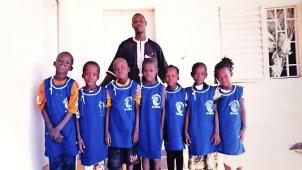 <p>Die VoG Schulpatenschaften Thiès setzt die 2012 von Joseph Backes ergriffene Initiative zur Unterstützung von Kindern aus dem Senegal fort. Joseph Backes ist im vergangenen Jahr verstorben.</p>