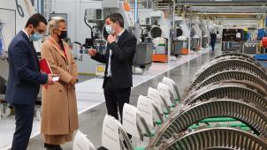 <p>Ministerin Ludivine Dedonder bei ihrem Besuch von Safran Aero Boosters</p>