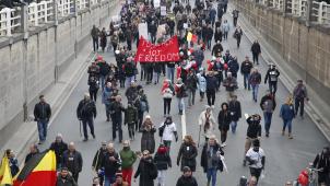 <p>Während die früheren Demonstrationen 5.000 bis 50.000 Teilnehmer anzogen, scheint die Demonstration am Sonntag diese Zahlen nicht zu erreichen.</p>