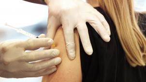 <p>Der Hohe Gesundheitsrat rät beim Boostern von Jugendlichen zu Geduld.</p>