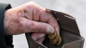 <p>Vor allem für ältere Bürger wird das Geld zum Monatsende oft knapp.</p>