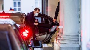<p>Premier Alexander De Croo hat eine kurze Nacht hinter sich. Gemeinsam mit seinen Ministerkollegen hat der Open-VLD-Politiker in der Nacht über die Reformen für den Arbeitsmarkt debattiert.</p>