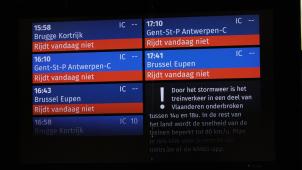 <p>Wegen des Sturms fielen am Freitag viele Züge aus. Davon betoffen war auch der IC von Eupen Richtung Ostende.</p>