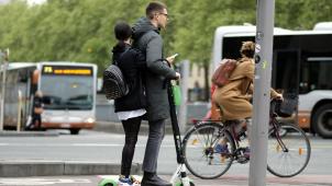 <p>E-Scooter sind in belgischen Großstädten mittlerweile an quasi jeder Straßenecke zu finden.</p>