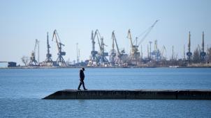 <p>Tausende Wallonen halfen vor über 100 Jahren bei der wirtschaftlichen Erschließung der Rohstoffe des Donbass. Hier ein Blick auf den Hafen von Mariupol am Asowschen Meer.</p>