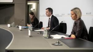 <p>Premierminister Alexander De Croo – hier mit Außenministerin Sophie Wilmés (hinten) und Verteidigungsministerin Ludivine Dedonder (vorne) zu sehen – hat sich auf Twitter zu Wort gemeldet.</p>