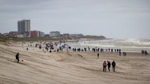 <p>Touristen am Strand von Nieuwpoort</p>