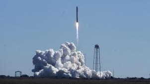 <p>Eine Antares-Rakete von Northrop Grumman hebt von der Startrampe des NASA-Weltraumbahnhofs auf Wallops Island ab.</p>
