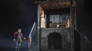 <p>Dieser Rigoletto ist ein Triumph der Stimmen in der Lütticher Oper. Über die weniger überzeugende Regiearbeit sollte man in diesem Fall hinwegsehen.</p>
