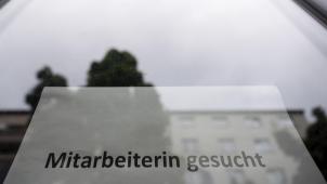 <p>Immer mehr Unternehmen suchen händeringend Personal.</p>