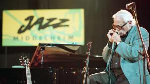 <p>Toots Thielemans, im Jahr 1922 in Brüssel geboren, war ein musikalisches Wunderkind.</p>