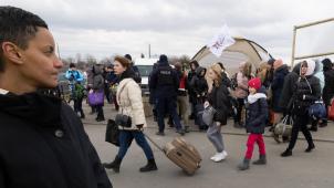 <p>Ministerin Kitir (l.) in Medyka, wo zahlreiche ukrainische Flüchtlinge die Grenze nach Polen überqueren.</p>