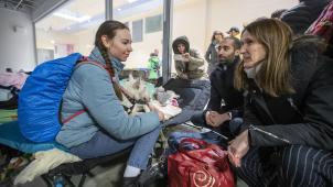 <p>Außenministerin Sophie Wilmès (rechts, MR) und Staatssekretär Sammy Mahdi haben Anfang des Monats Polen besucht. Damit wollten sie ein Zeichen der Solidarität setzen.</p>