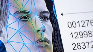 <p>Gesichtserkennung auf einem Monitor der Kriminalpolizei.</p>