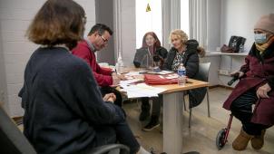 <p>Ukrainische Flüchtlinge lassen sich im Institut Jules Bordet registrieren.</p>