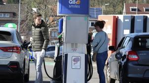 <p>„Q8 smiles (lächelt) “. Autofahrern und Tankstellenbetreibern ist das Lachen längst vergangen.</p>