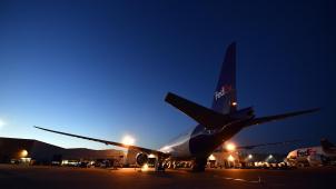 <p>Vor allem in wirtschaftlicher Hinsicht sollte die Aktion der Polizei-Gewerkschaften einen Impakt haben. Frachtflugzeuge, wie hier von FedEx, starten in Lüttich im Minutentakt.</p>