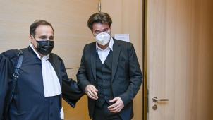 <p>Alain Mathot (rechts) mit seinem Anwalt bei der Urteilsverkündung am 25. Februar in Lüttich.</p>