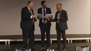 <p>Das Bild zeigt Karl-Heinz Lambertz, Antonios Antoniadis und Ulrich Deller (von links).</p>