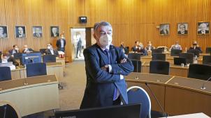<p>Herbert Reul (CDU), Innenminister von Nordrhein-Westfalen, im Verhandlungssaal. Reul war als Zeuge im Untersuchungsausschuss zur Flutkatastrophe geladen.</p>