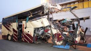 <p>Das Wrack des Busses, in dem vor zehn Jahren 28 Insassen, darunter 22 Kinder, ums Leben kamen.</p>