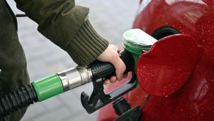 <p>Der Preis für Diesel und Benzin soll an Tankstellen fallen.</p>