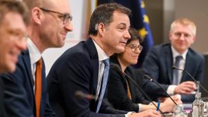 <p>Premier De Croo (M.) mit den Ministern Dermagne, Van Peteghem, Van der Straeten und Gilkinet (von links).</p>