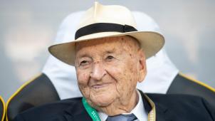 <p>Egidius Braun während eines öfentlichen Trainings der Nationalmannschaft im Aachener Tivoli. Der frühere DFB-Präsident ist in der Nacht auf Mittwoch im Alter von 97 Jahren gestorben.</p>
